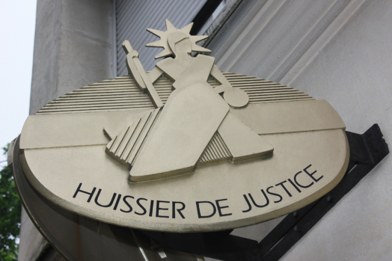 Le métier d'huissier de justice.